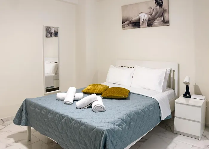 Nikitara Nook-Close To Metro And Train