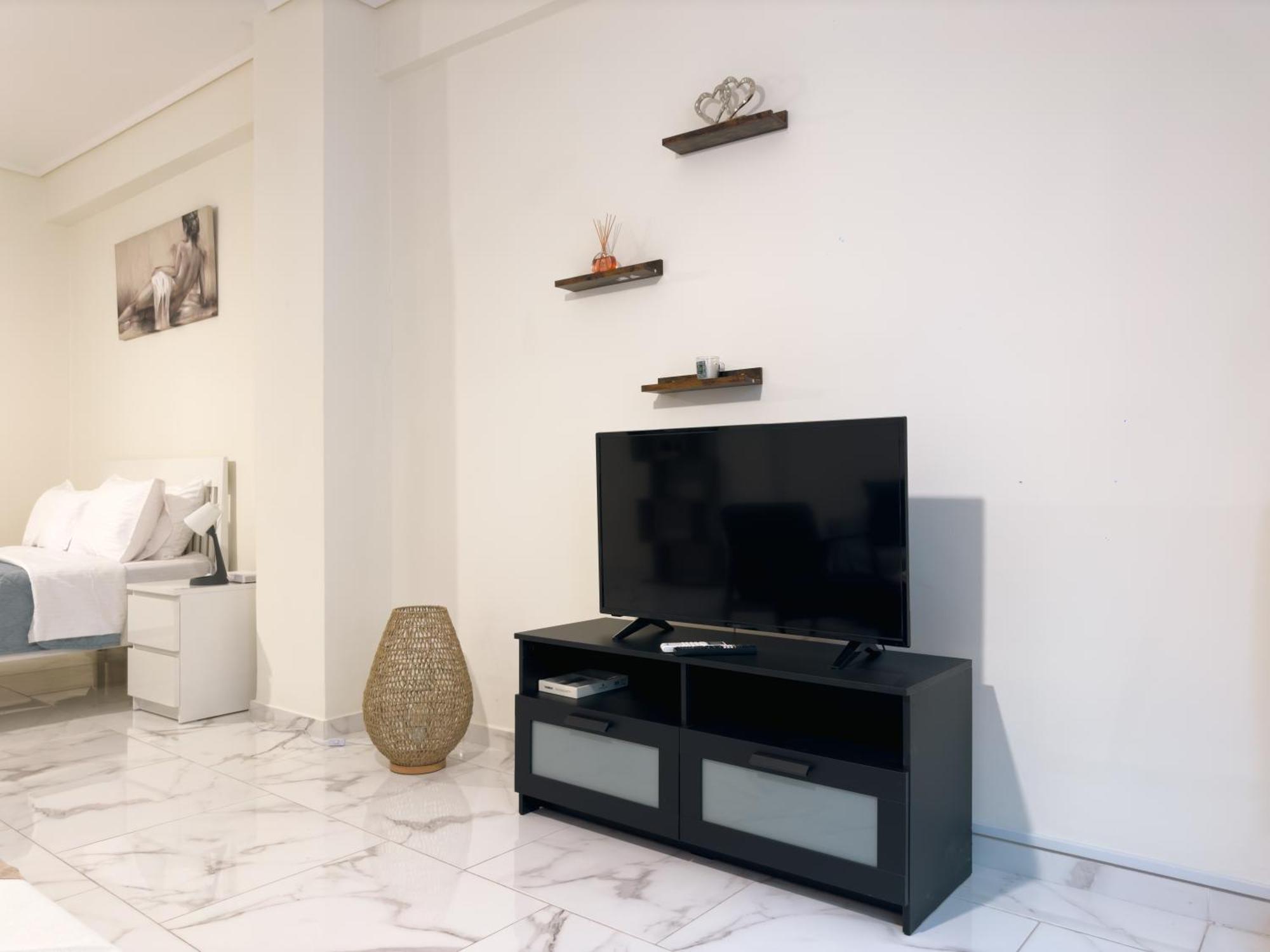 Nikitara Nook-close To Metro And Train Apartment Athens