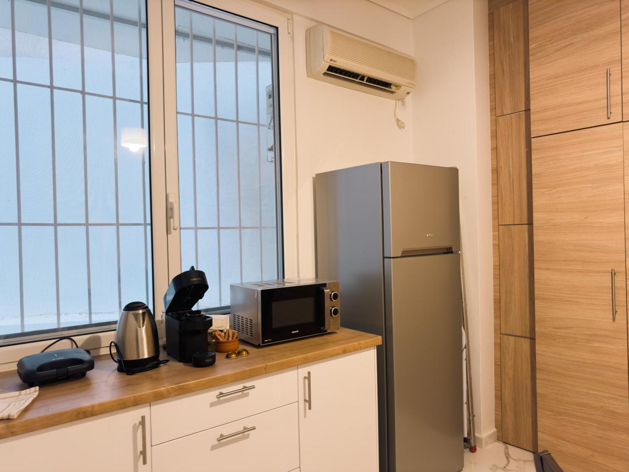 Nikitara Nook-close To Metro And Train Apartment