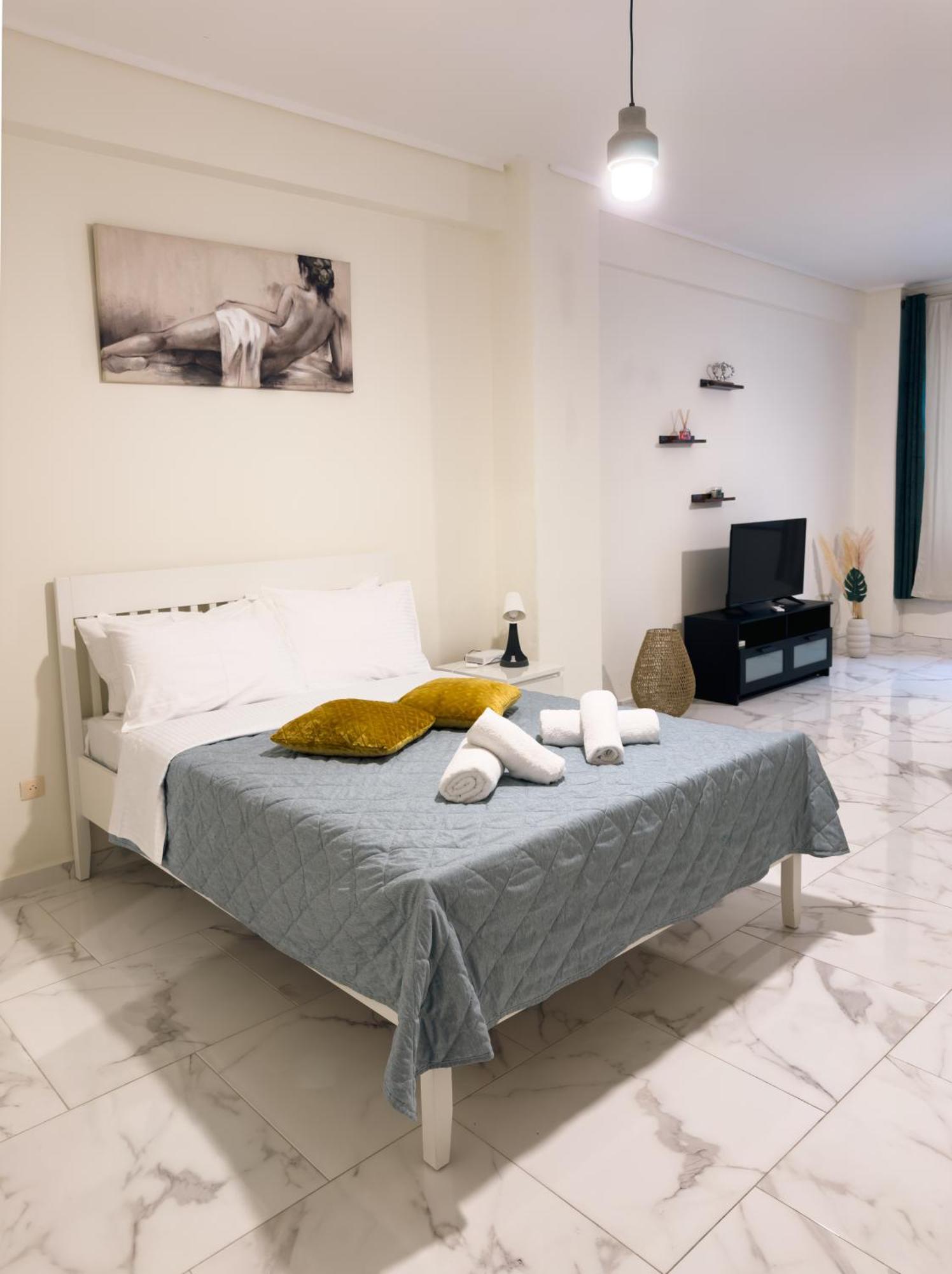Nikitara Nook-close To Metro And Train Apartment *