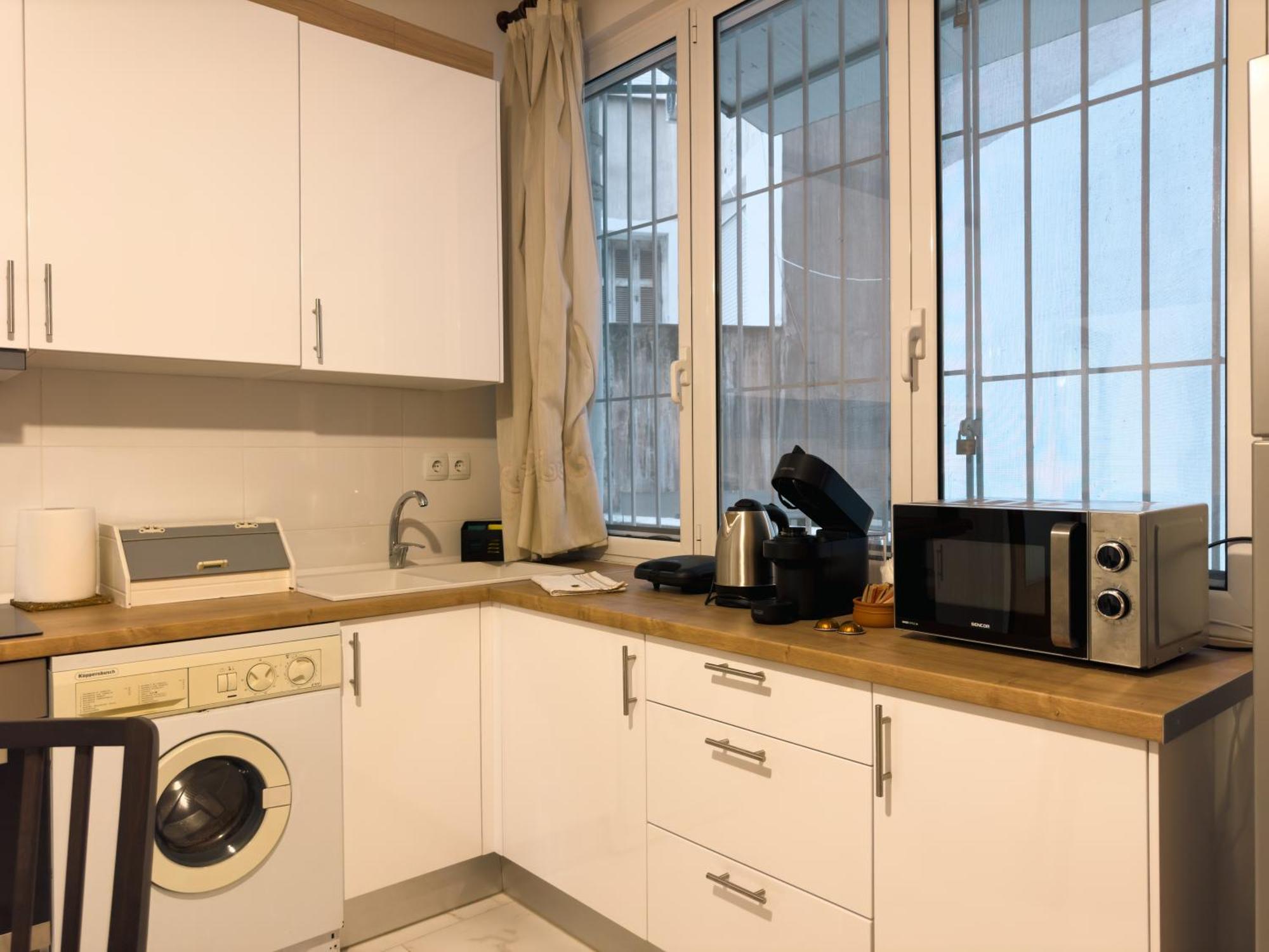 Nikitara Nook-close To Metro And Train * Athens