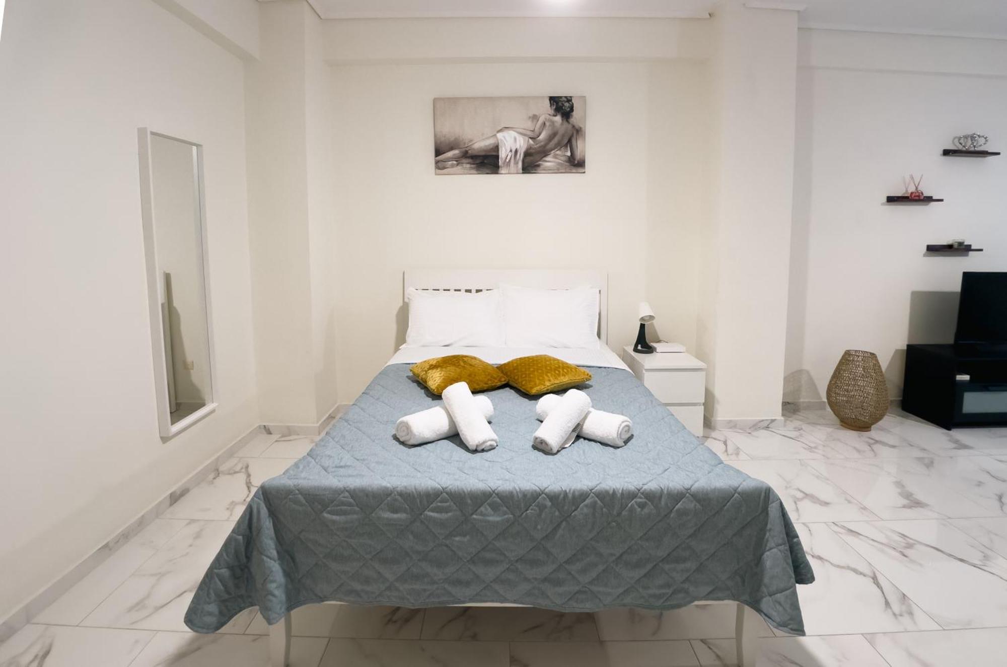 Nikitara Nook-close To Metro And Train Apartment