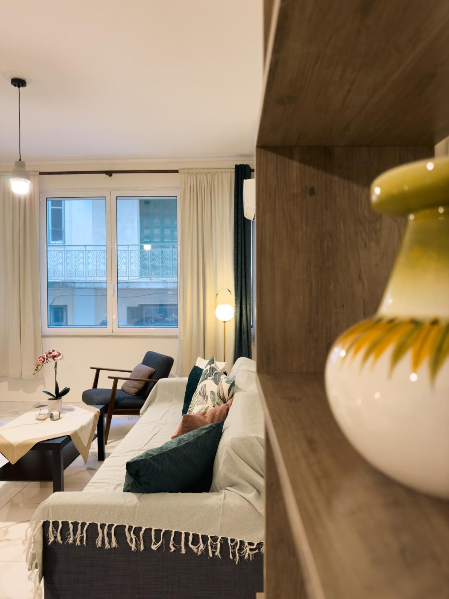 Apartment Nikitara Nook-close To Metro And Train *