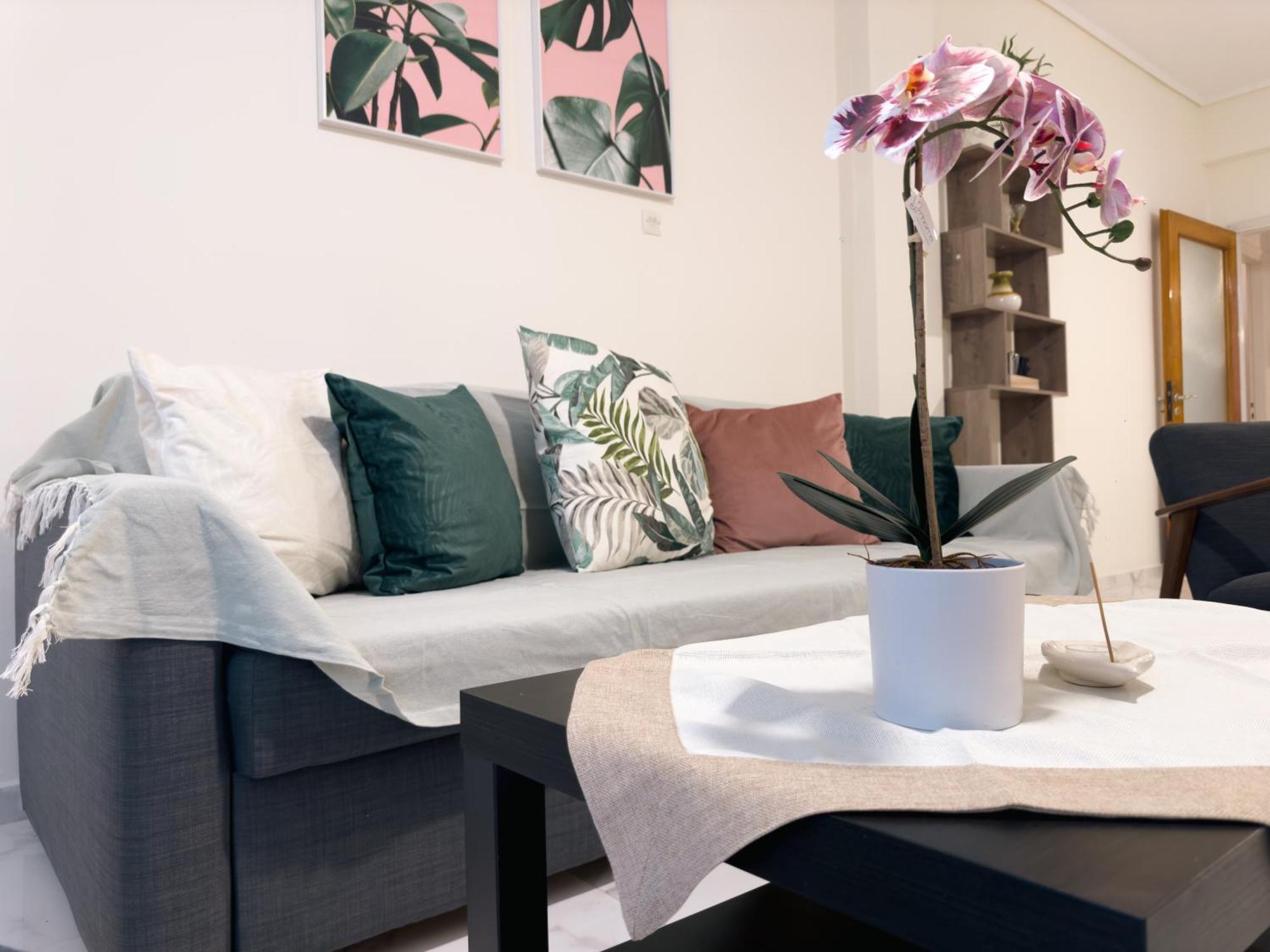 Nikitara Nook-close To Metro And Train *