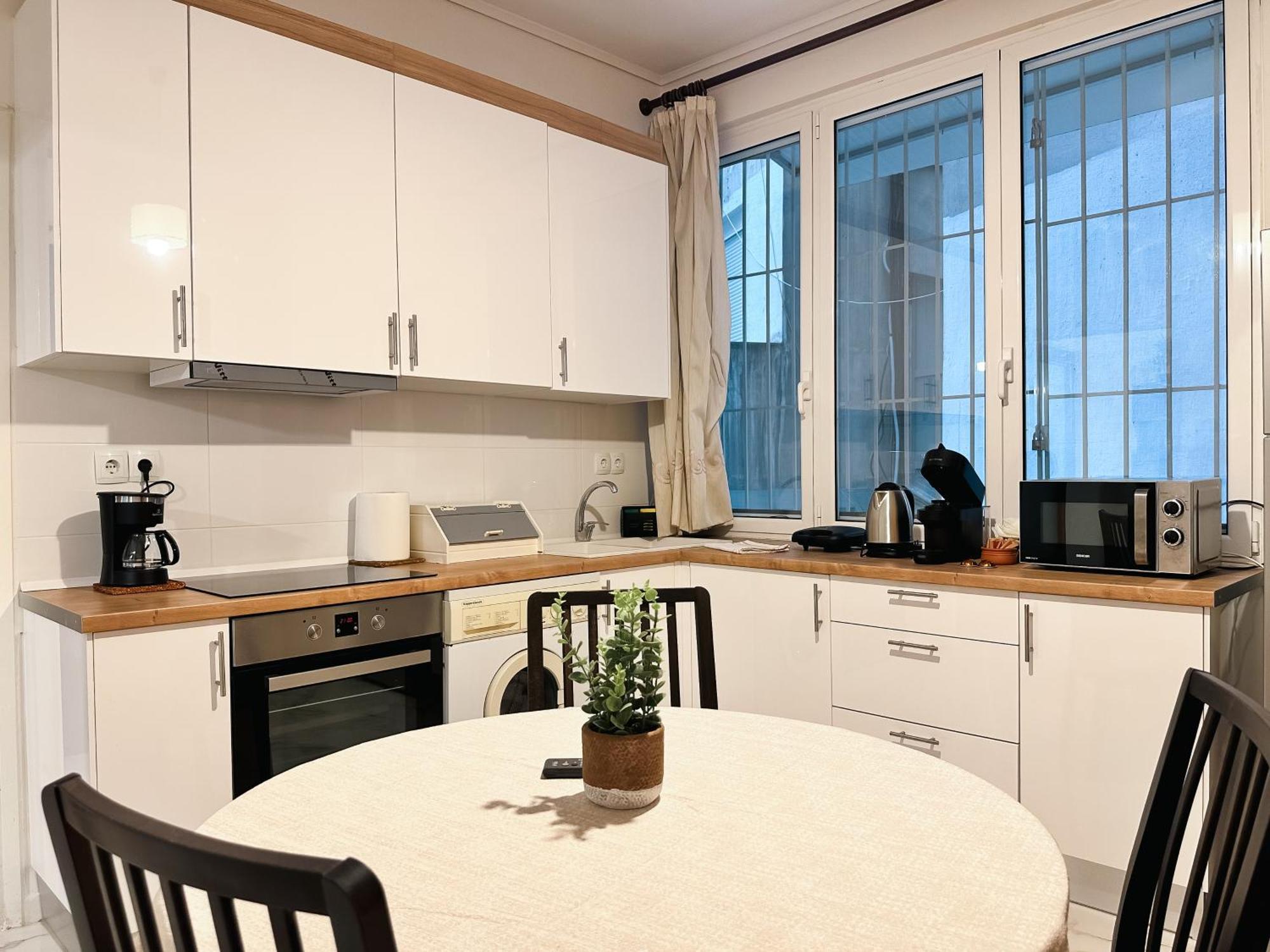 Nikitara Nook-close To Metro And Train *