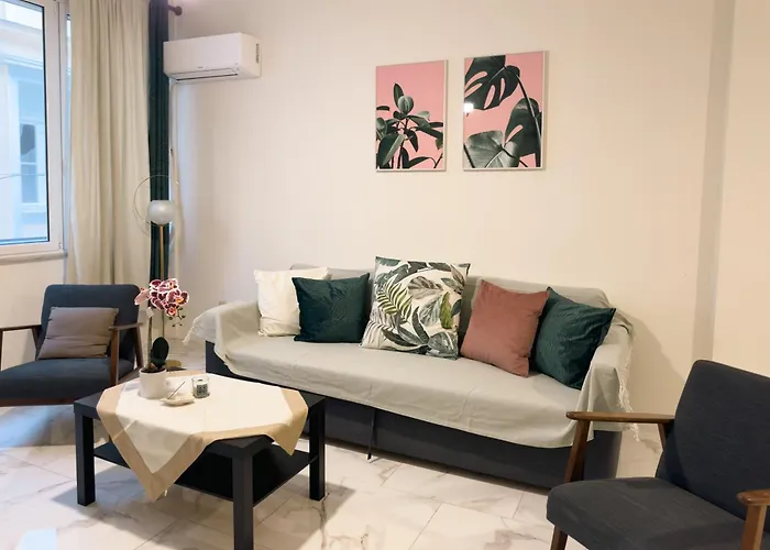 Nikitara Nook-Close To Metro And Train