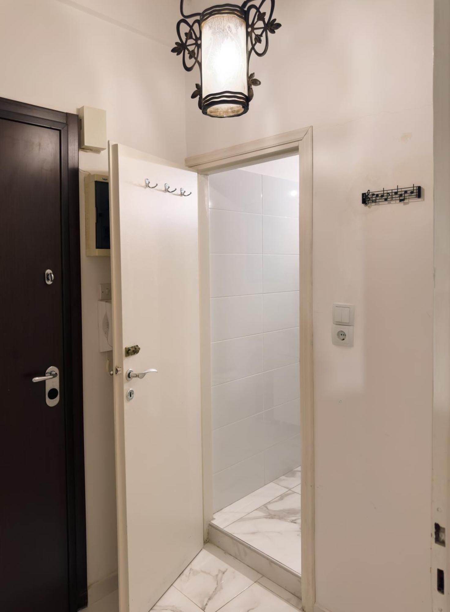Apartment Nikitara Nook-close To Metro And Train