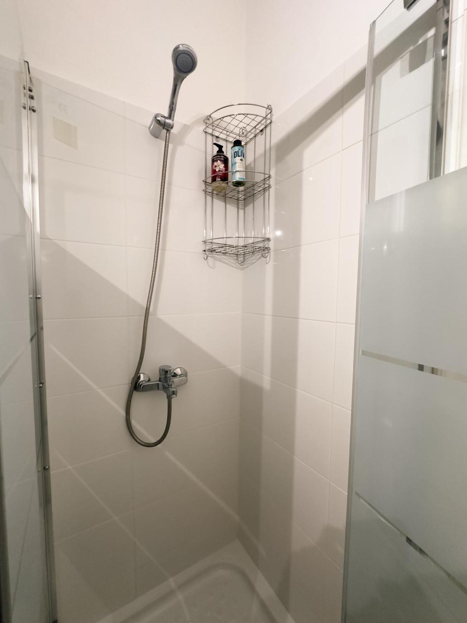 Apartment Nikitara Nook-close To Metro And Train